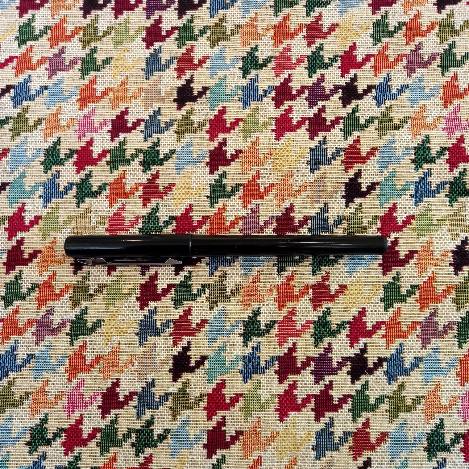 HOUNDS TOOTH MULTI Not specified