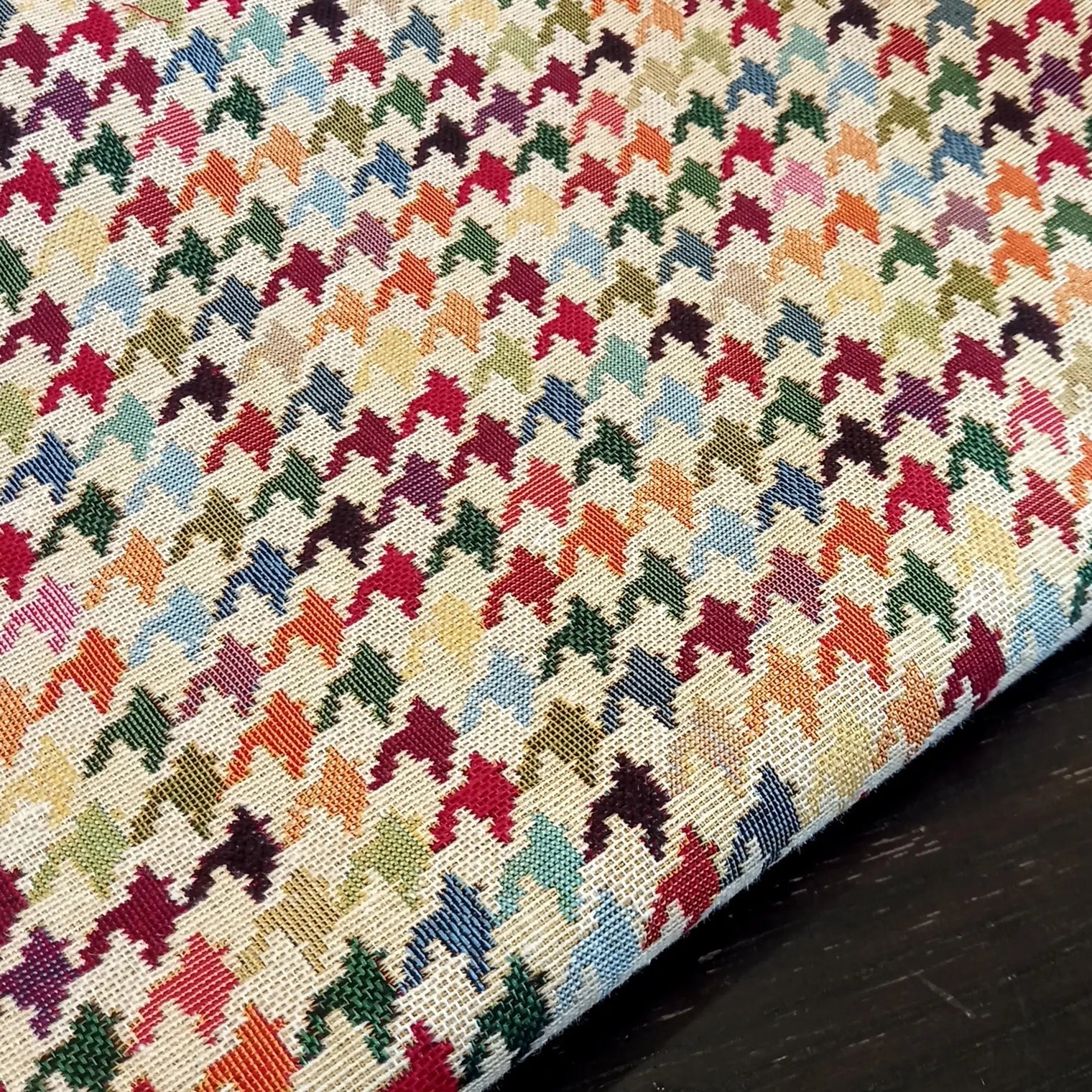 HOUNDS TOOTH MULTI Not specified