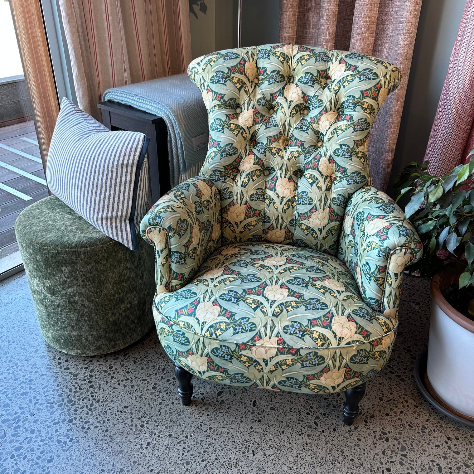 ARMCHAIR ANNA - ORDERS Not specified
