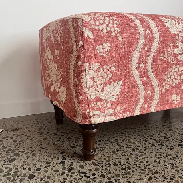 FOOT STOOL-LOOSE COVER Not specified