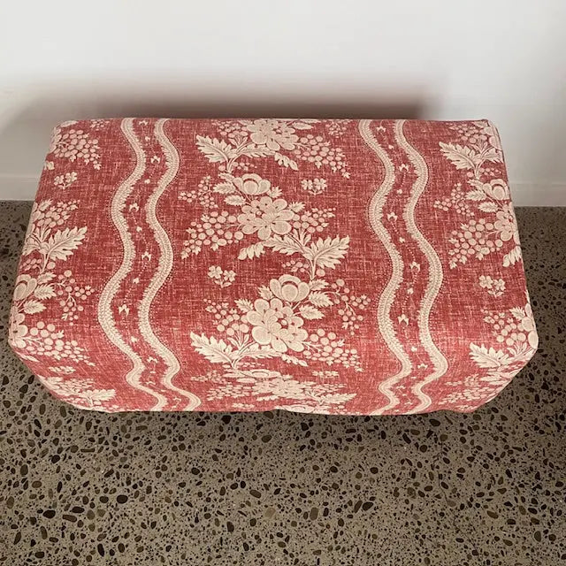 FOOT STOOL-LOOSE COVER Not specified