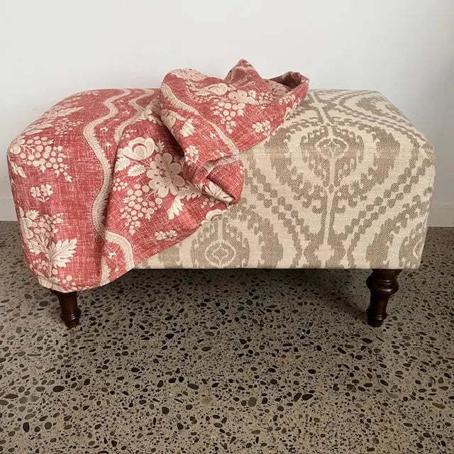 FOOT STOOL-LOOSE COVER Not specified