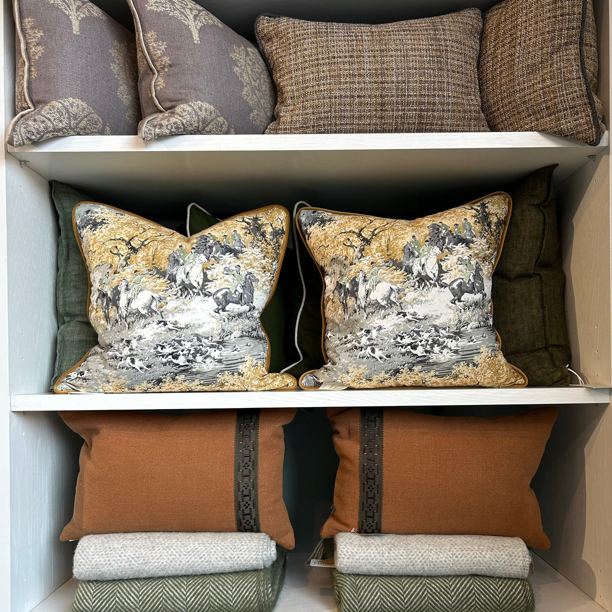 Kingswood Piped Cushion Not specified