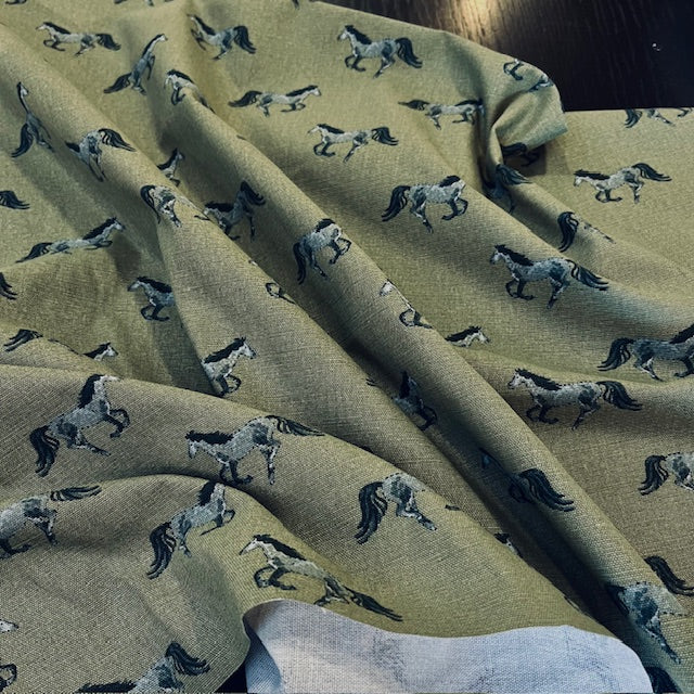 GREY HORSE